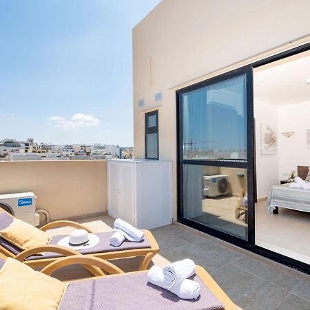Islet Promenade Seafront Penthouse With Breathtaking Seaviews And Private Hot Tub On The Large Terrace By Getawaysmalta Apartment St. Paul's Bay Bagian luar foto