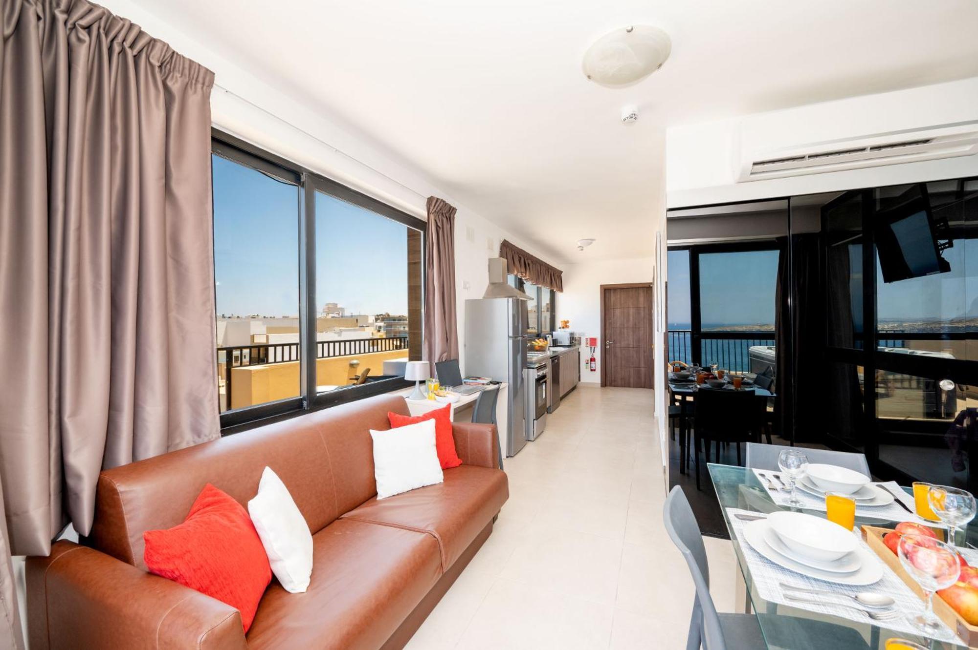 Islet Promenade Seafront Penthouse With Breathtaking Seaviews And Private Hot Tub On The Large Terrace By Getawaysmalta Apartment St. Paul's Bay Bagian luar foto