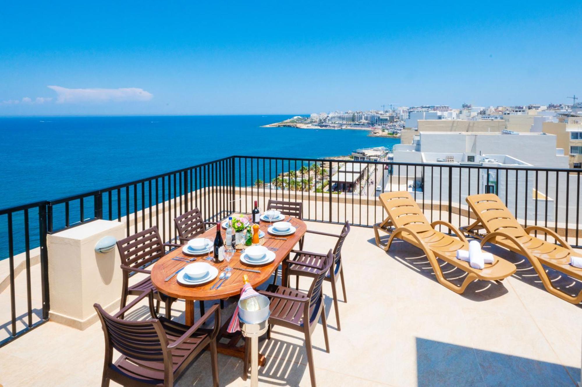 Islet Promenade Seafront Penthouse With Breathtaking Seaviews And Private Hot Tub On The Large Terrace By Getawaysmalta Apartment St. Paul's Bay Bagian luar foto