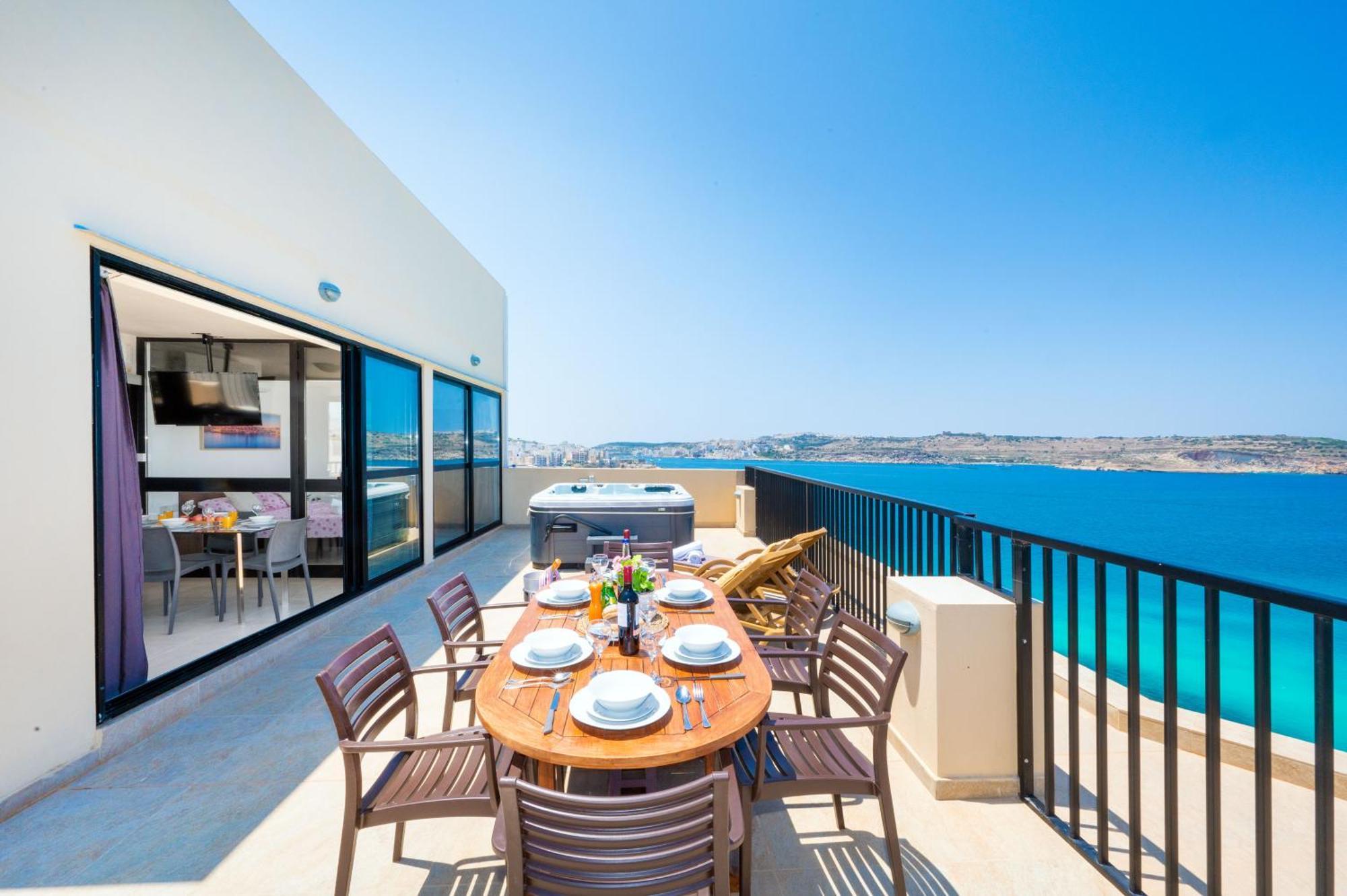 Islet Promenade Seafront Penthouse With Breathtaking Seaviews And Private Hot Tub On The Large Terrace By Getawaysmalta Apartment St. Paul's Bay Bagian luar foto