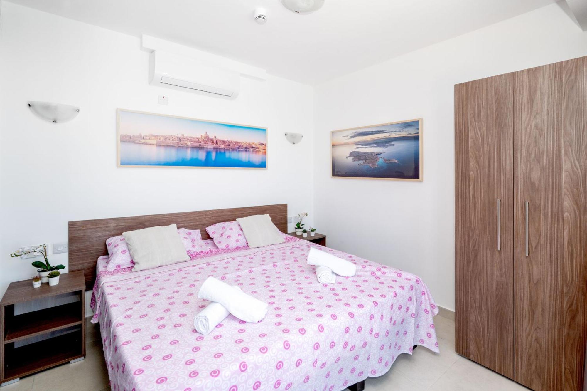Islet Promenade Seafront Penthouse With Breathtaking Seaviews And Private Hot Tub On The Large Terrace By Getawaysmalta Apartment St. Paul's Bay Bagian luar foto