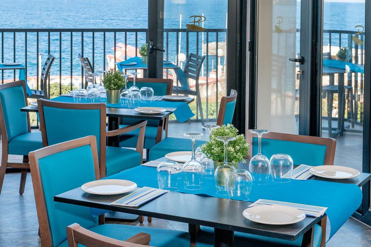 Islet Promenade Seafront Penthouse With Breathtaking Seaviews And Private Hot Tub On The Large Terrace By Getawaysmalta Apartment St. Paul's Bay Bagian luar foto